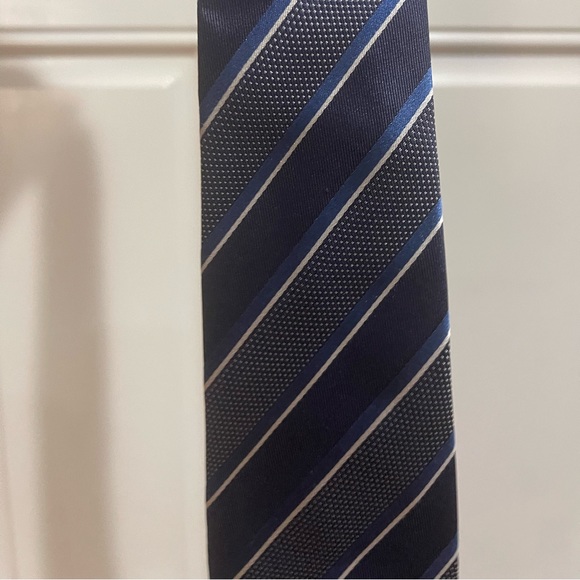 Armani Collezioni Tie Blue and Gray stripe Sz OS - Picture 6 of 11